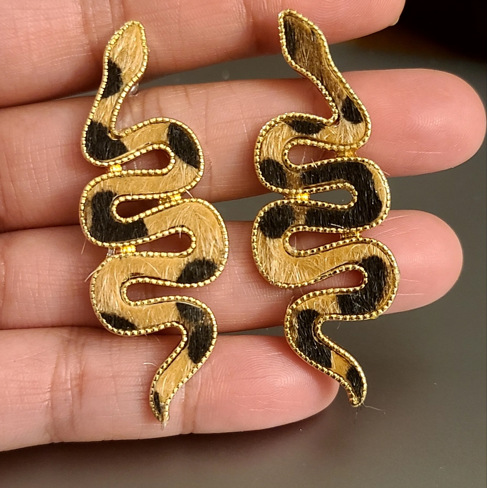 New snake shape beautiful earrings